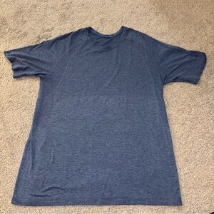 Men’s Lululemon tshirt